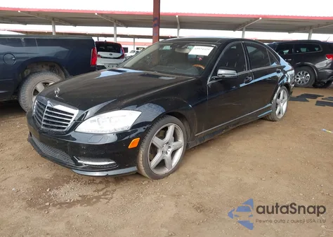 2011 Mercedes-Benz S 550 z USA, uszkodzony, nr VIN WDDNG7BB7BA404716